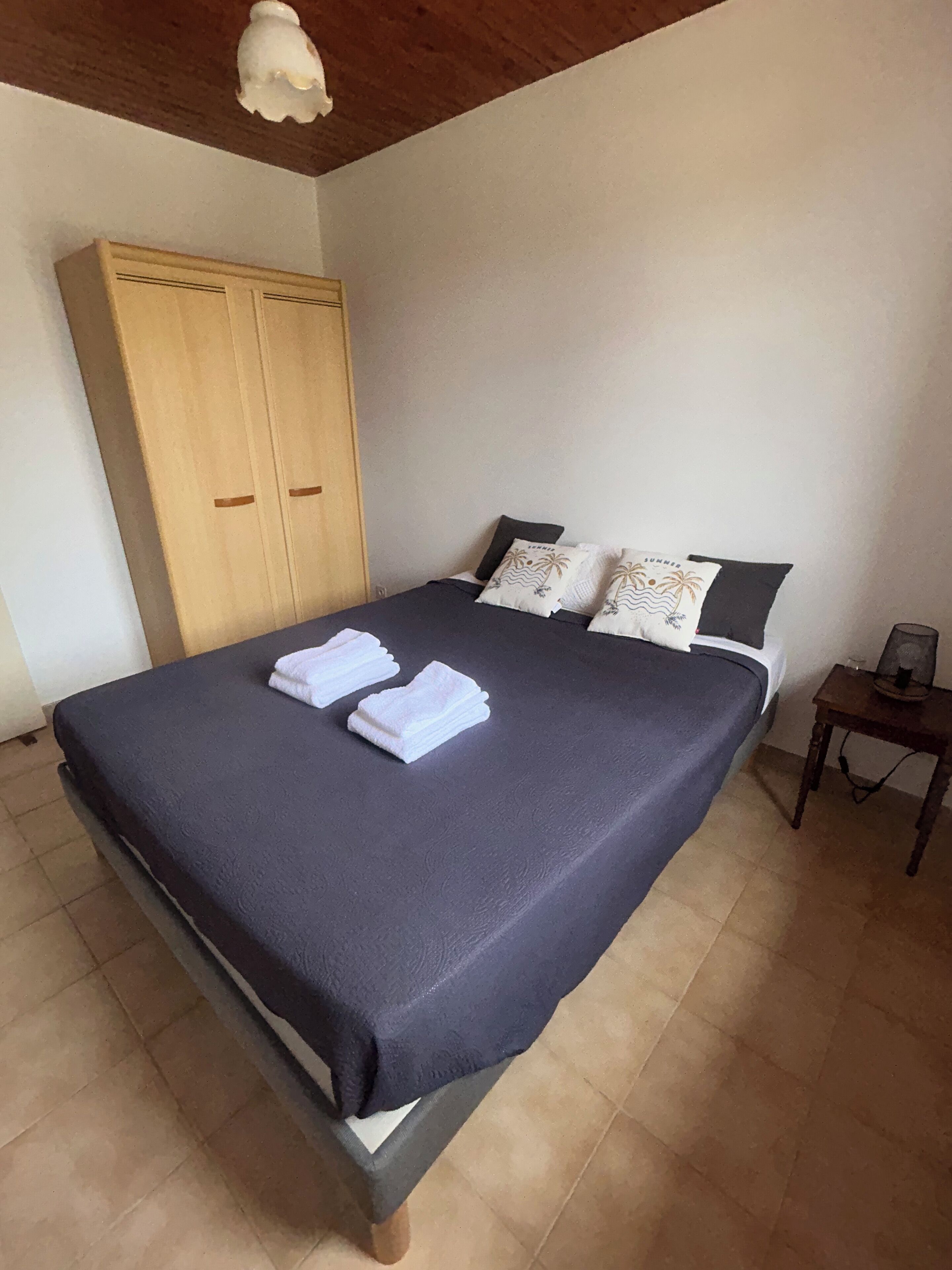 2 間睡房、熨斗/熨衫板、床單