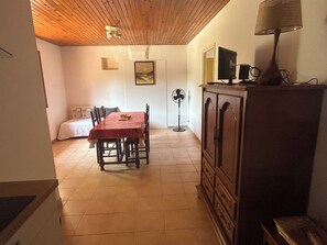 Dining - T3 100m from the beach, quiet, air-conditioned, Internet, Saint-Florent (Saint-Florent)