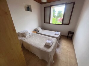 2 bedrooms, iron/ironing board, bed sheets - T3 100m from the beach, quiet, Saint-Florent (Saint-Florent)