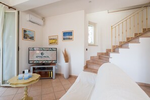Televisie en een open haard