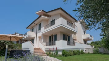Esterni