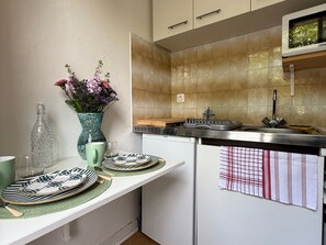 Microwave, stovetop, coffee/tea maker