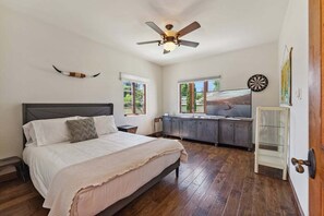 4 bedrooms, iron/ironing board, free WiFi, bed sheets