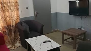 Luxury Suite | Desk, laptop workspace, free WiFi