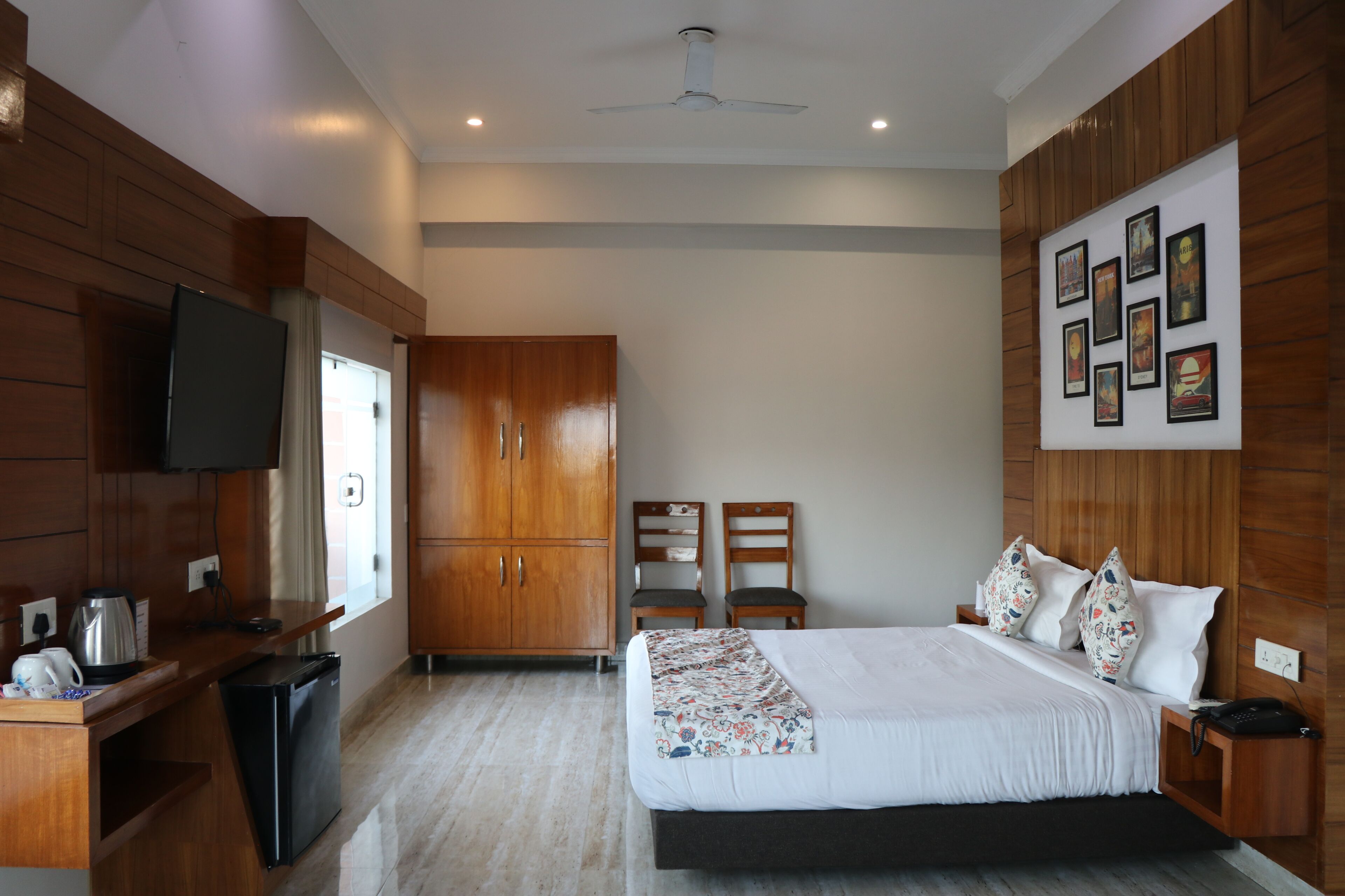 Suite, balcon, vue fleuve | Ameublement personnalisé, bureau