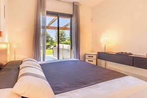 3 slaapkamers, een kluis op de kamer, een strijkplank/strijkijzer