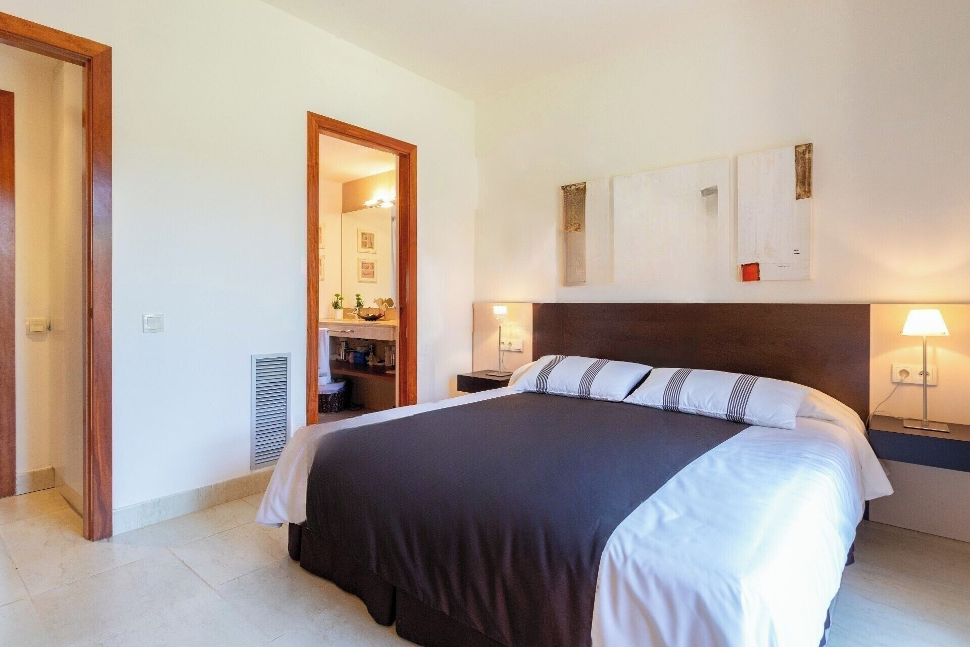 3 slaapkamers, een kluis op de kamer, een strijkplank/strijkijzer