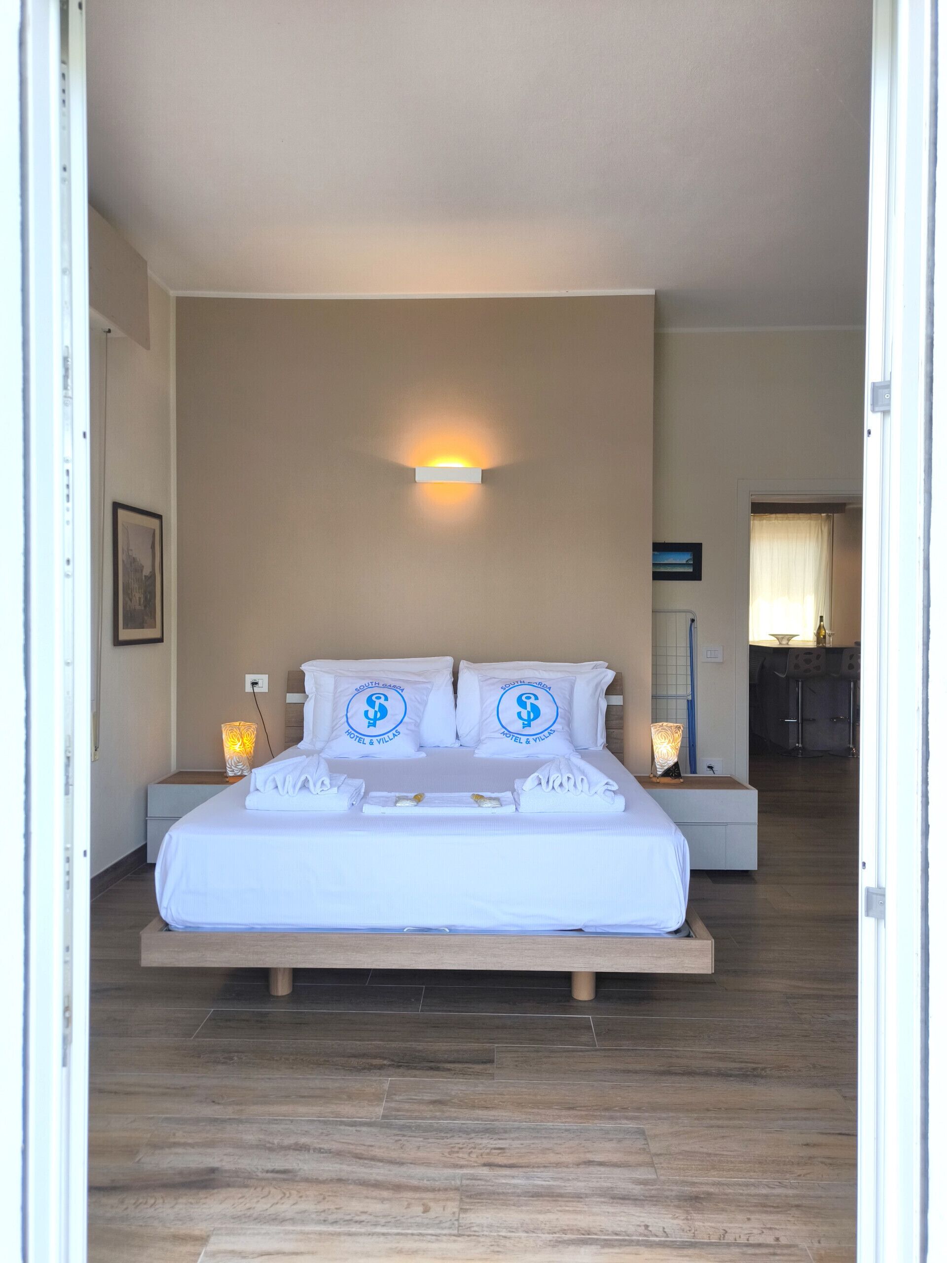 2 camere, una scrivania, ferro/asse da stiro, Wi-Fi gratuito