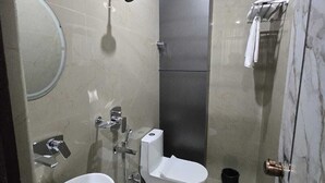 Deluxe Double Room, City View | Bilik Mandi