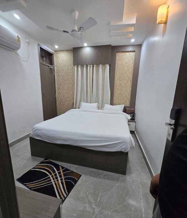 Deluxe Double Room, City View