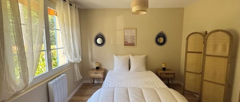 Iron/ironing board, WiFi, bed sheets