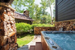 Bain à remous extérieur