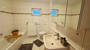 SĂšche-cheveux, serviettes fournies, savon, papier toilette