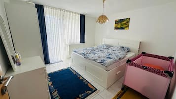 1 Schlafzimmer, BĂŒgeleisen/BĂŒgelbrett, WLAN, BettwĂ€sche