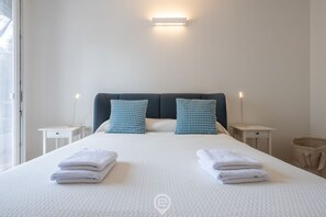 2 bedrooms, travel crib