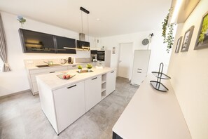 Refrigerador, horno, parrilla de estufa y lavavajillas