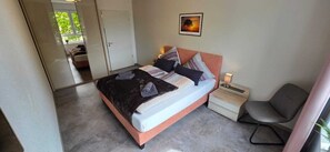 3 slaapkamers, een kluis op de kamer, reisbedje, wifi (toeslag)