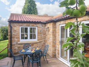 Cottage | Outdoor dining