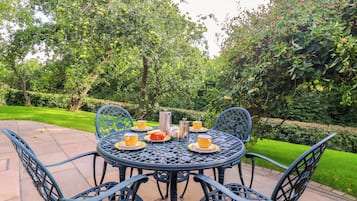 Cottage | Outdoor dining