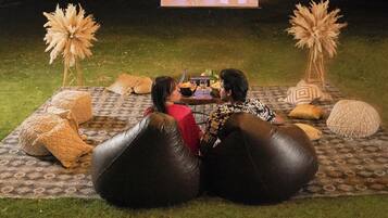 Couples’ dining