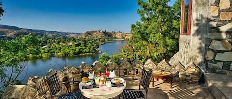 Suite, Balcony, Lake View | Soundproofing, iron/ironing board, free WiFi