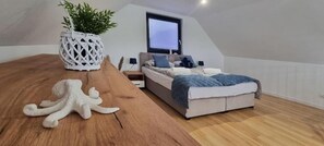 Iron/ironing board, free WiFi, bed sheets