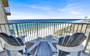 Condo, varias camas, balcón, vista al océano (Sapphire Shores) | Vista desde la habitación