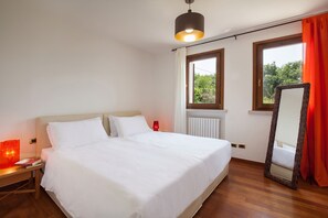 4 bedrooms, iron/ironing board, free WiFi, bed sheets