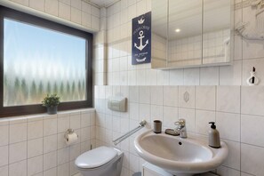 Shower, free toiletries, towels