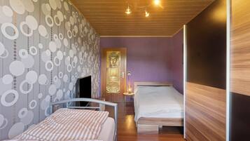 2 bedrooms, WiFi, bed sheets