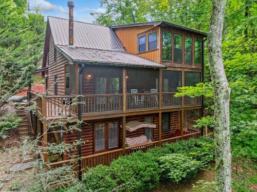 Creekside Cabin w/ Hot Tub & Decks