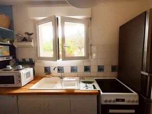 Fridge, microwave, oven, stovetop - SOULAC SUR MER VILLA IN QUIET RESIDENTIAL AREA - LA FORET - 6218 (Soulac-sur-Mer)