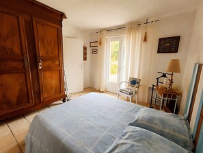 3 habitaciones y tabla de planchar con plancha 