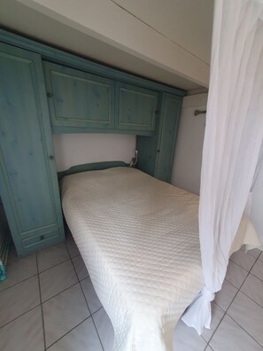 1 Schlafzimmer, Bügeleisen/Bügelbrett