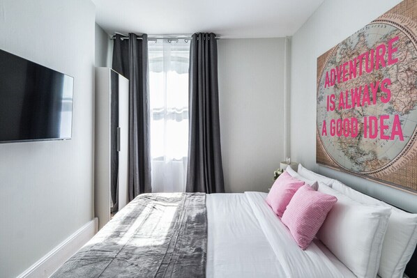 2 bedrooms, iron/ironing board, travel crib, free WiFi