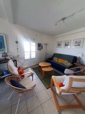 TV - PLEASANT APARTMENT ON THE SEAFRONT - 2162 (Soulac-sur-Mer)