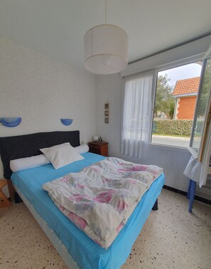 2 Schlafzimmer, Bügeleisen/Bügelbrett