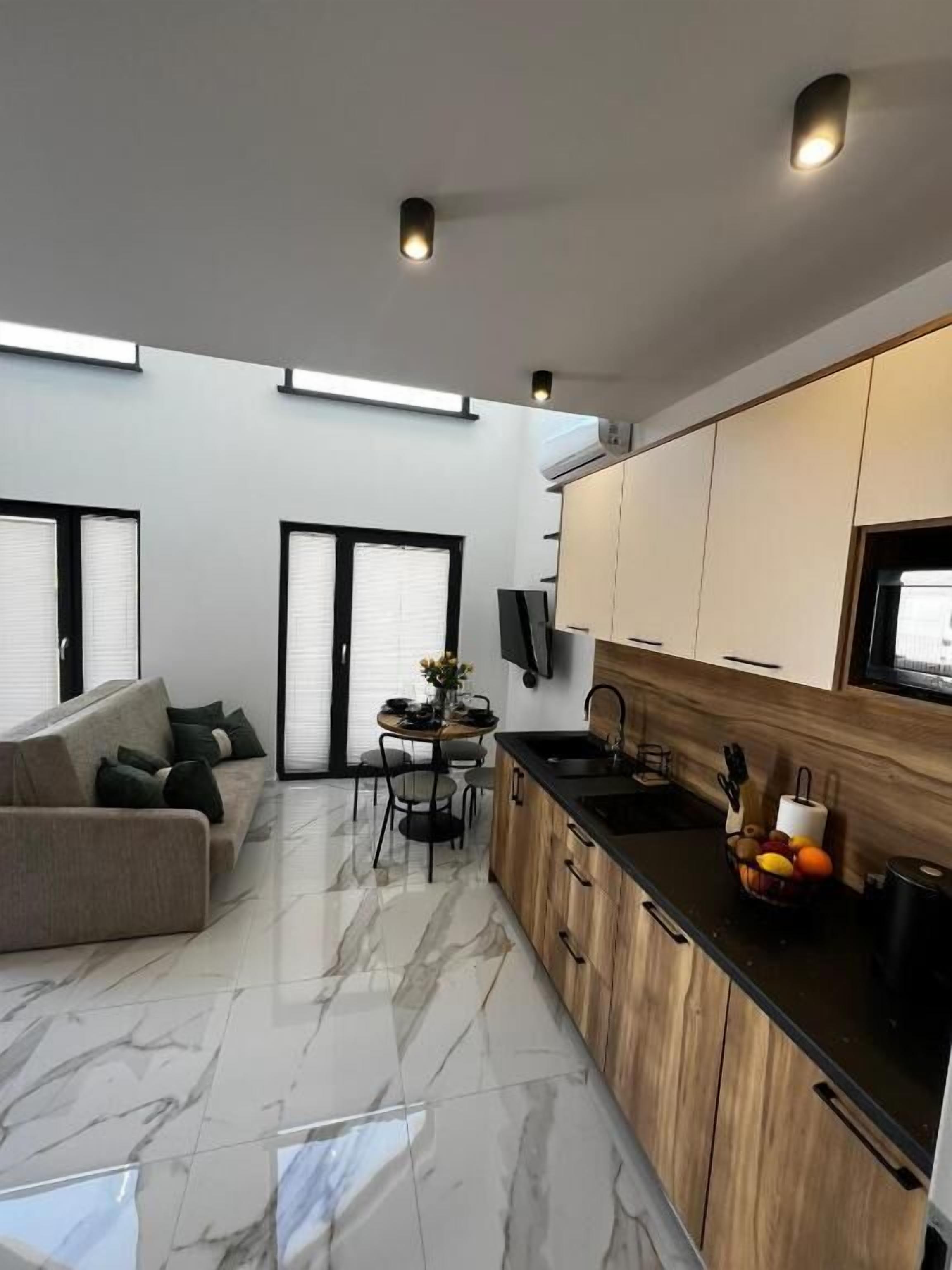 Flat-screen TV, heated floors