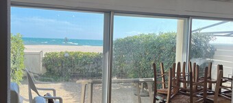 Carnon. F3 rental, first line. Feet in the water