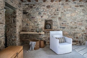 Basic Room | Living area