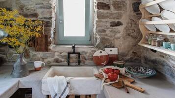 Basic Room | Private kitchen | Fridge