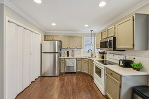 Fridge, microwave, oven, stovetop - Beautiful home in the heart of Holly Springs -just steps from Womble Park (Holly Springs)