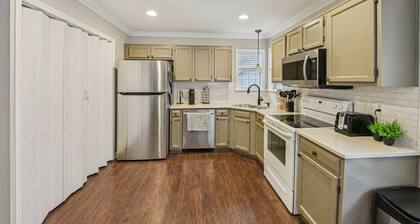 Beautiful home in the heart of Holly Springs -just steps from Womble Park