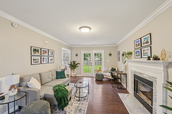 Smart TV - Beautiful home in the heart of Holly Springs -just steps from Womble Park (Holly Springs)