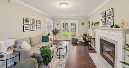 Beautiful home in the heart of Holly Springs -just steps from Womble Park