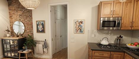 Microonde, forno, piano cottura, lavastoviglie