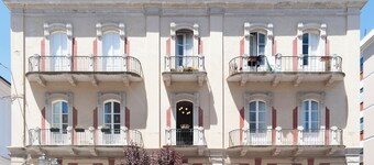 Reverse Art Hotel