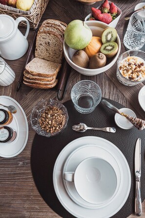 Free daily continental breakfast - Château Laffitte Carcasset (Saint-Estèphe)
