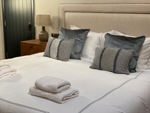 Superior Double or Twin Room | Soundproofing, iron/ironing board, free rollaway beds, free WiFi