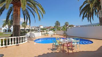 Villa | Pool | Indoor pool, outdoor pool